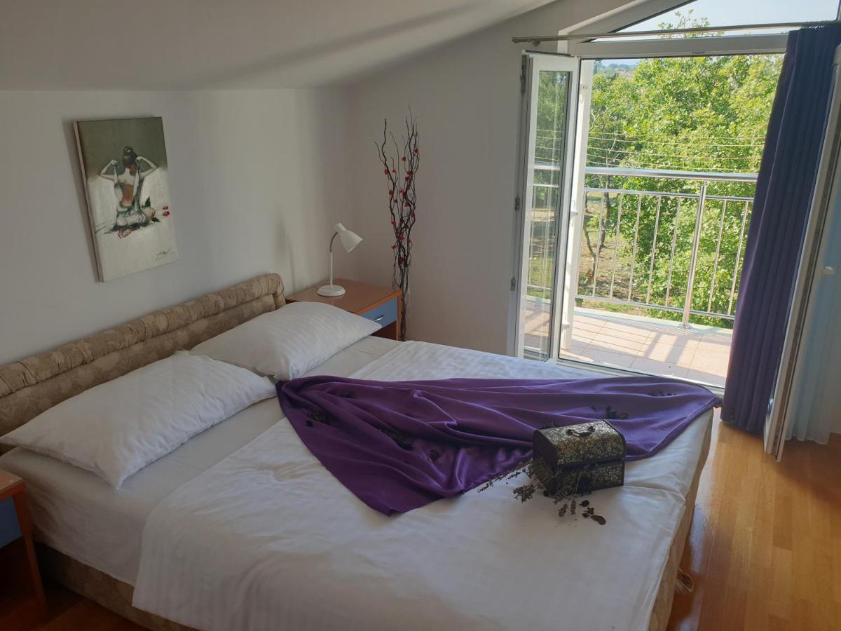 Apartments Mare & Mons Deluxe Malinska Eksteriør billede