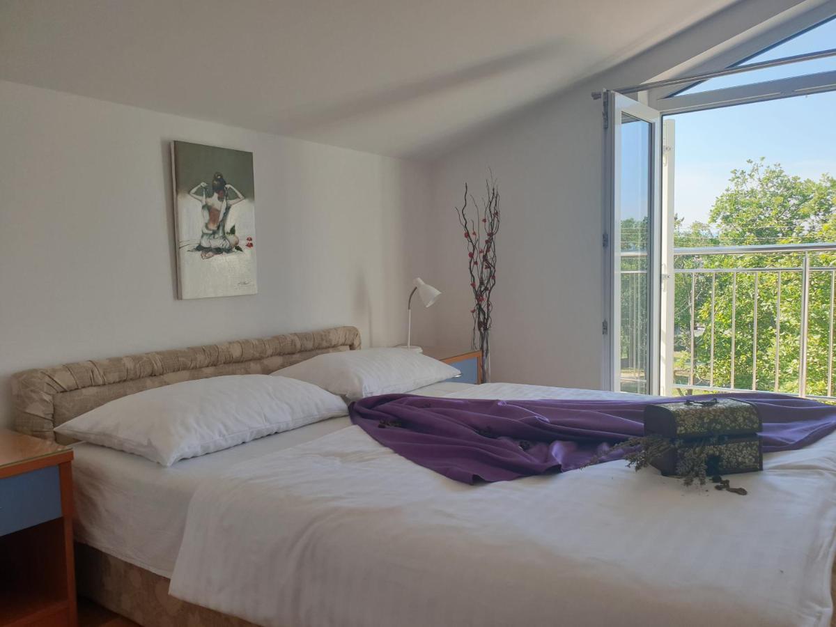 Apartments Mare & Mons Deluxe Malinska Eksteriør billede
