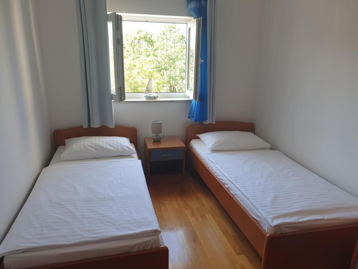 Apartments Mare & Mons Deluxe Malinska Eksteriør billede