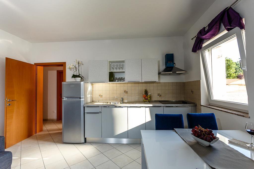 Apartments Mare & Mons Deluxe Malinska Eksteriør billede