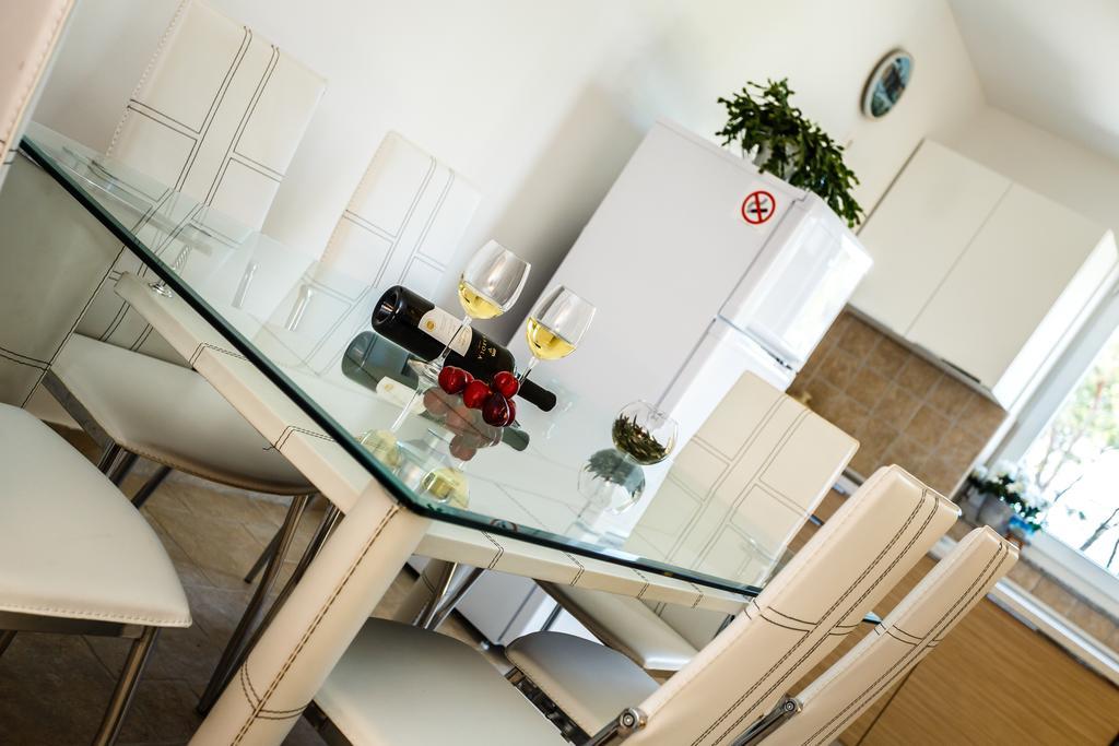 Apartments Mare & Mons Deluxe Malinska Eksteriør billede