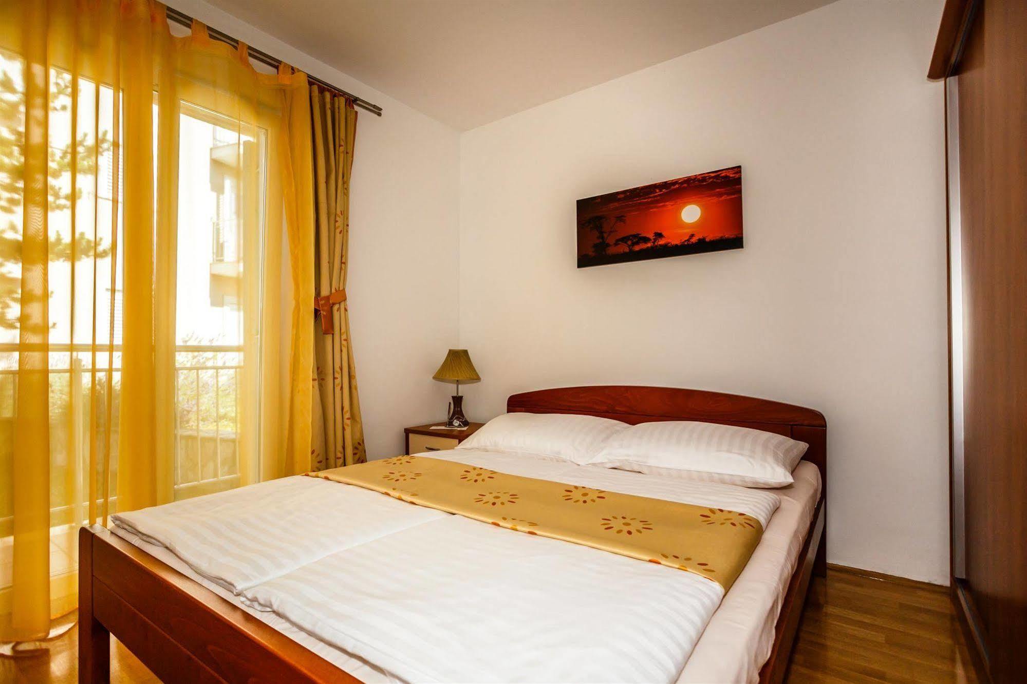Apartments Mare & Mons Deluxe Malinska Eksteriør billede
