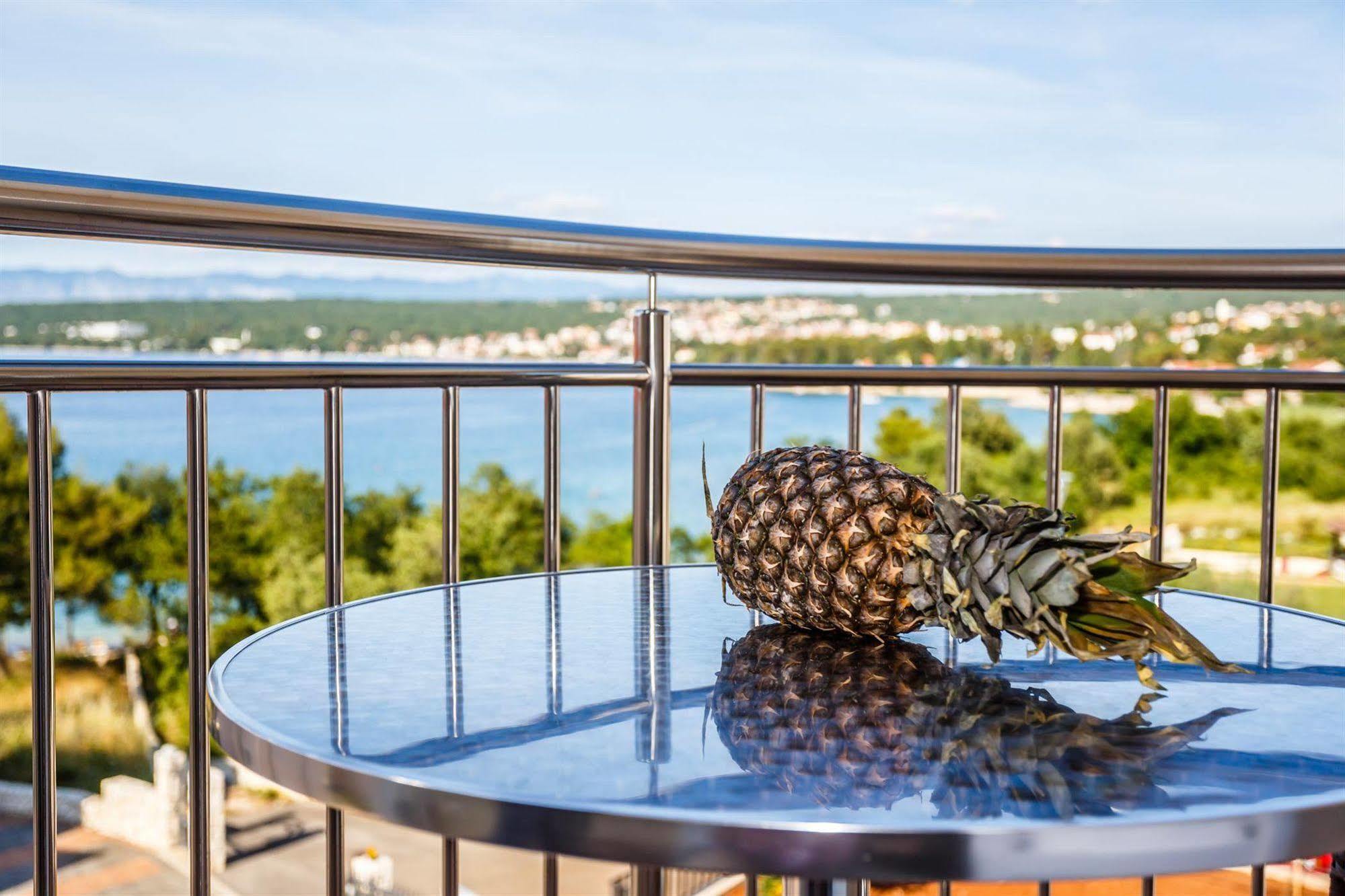 Apartments Mare & Mons Deluxe Malinska Eksteriør billede
