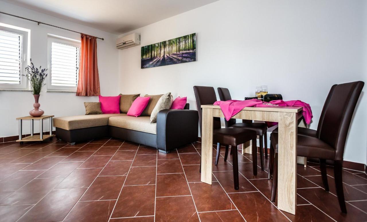 Apartments Mare & Mons Deluxe Malinska Eksteriør billede